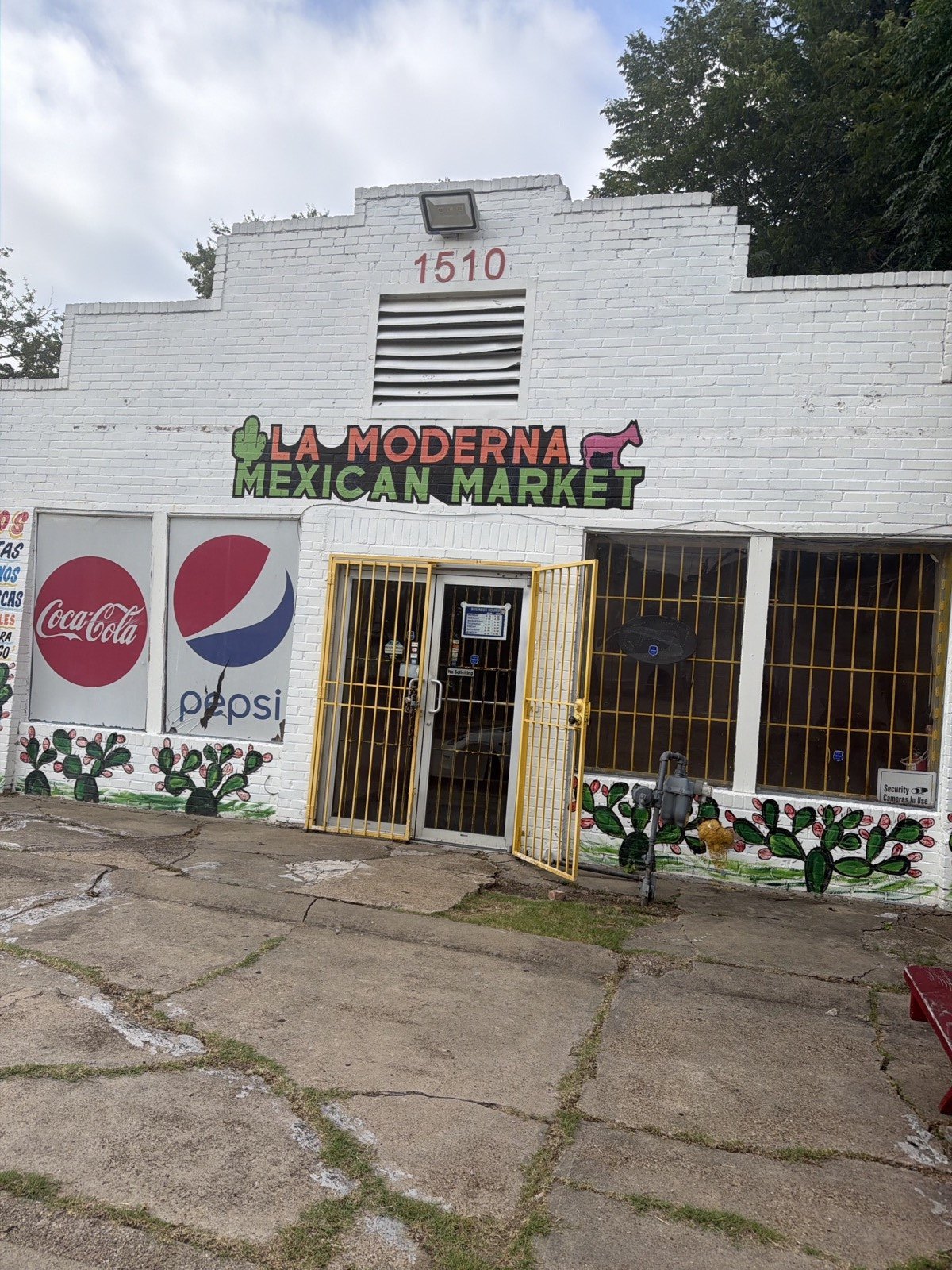 La Moderna Mexican Cafe storefront on Morris Street in West Dallas